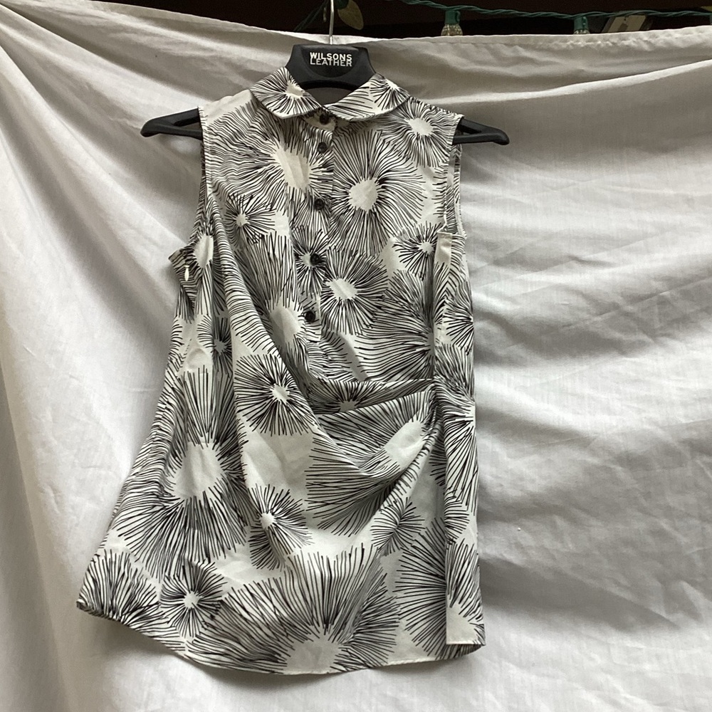 Cabi off white and black patterned sleeveless business casual blouse, size small